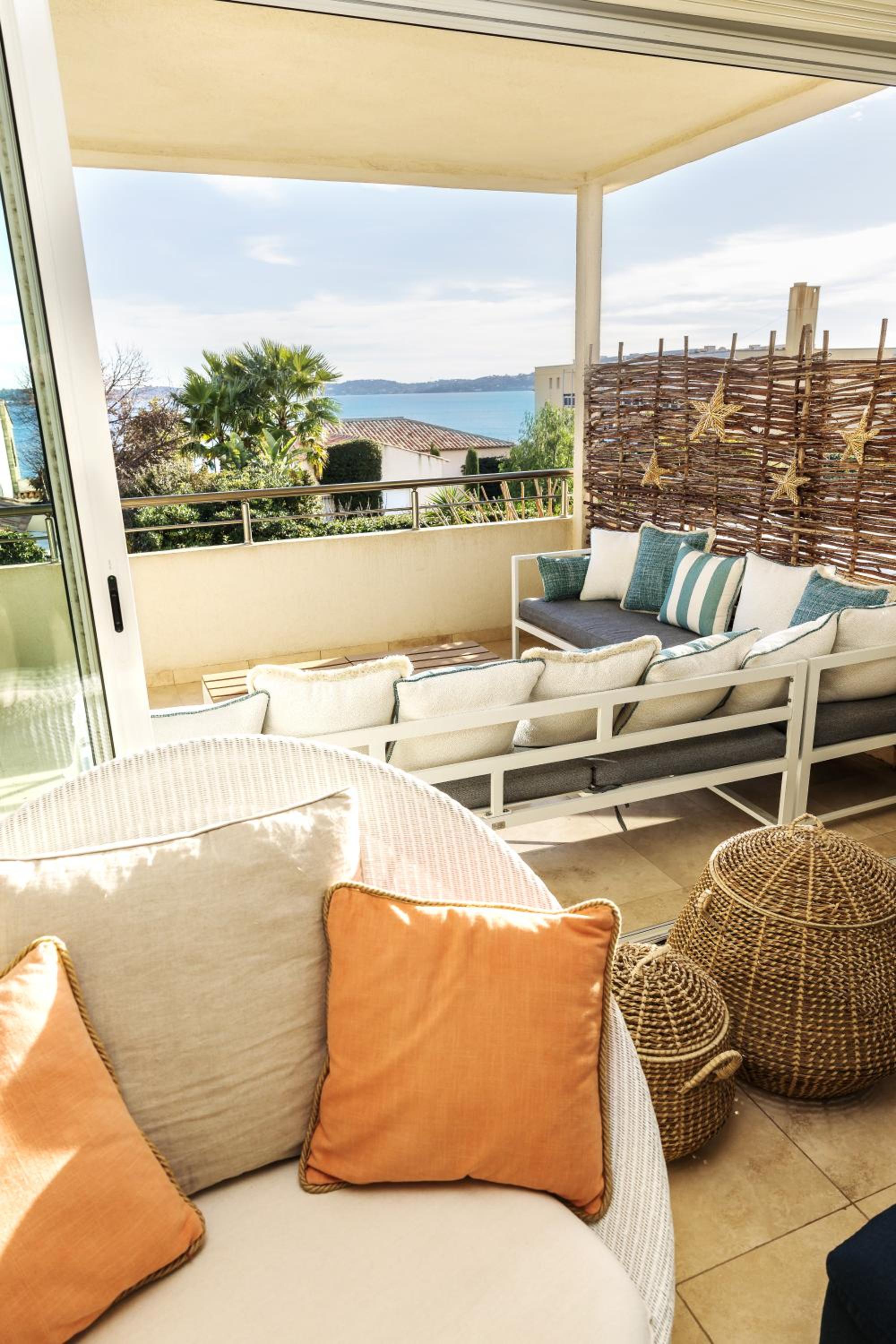 Villa Montfleuri, vieille ville à pieds, vue mer, piscine, 8 pers view 2