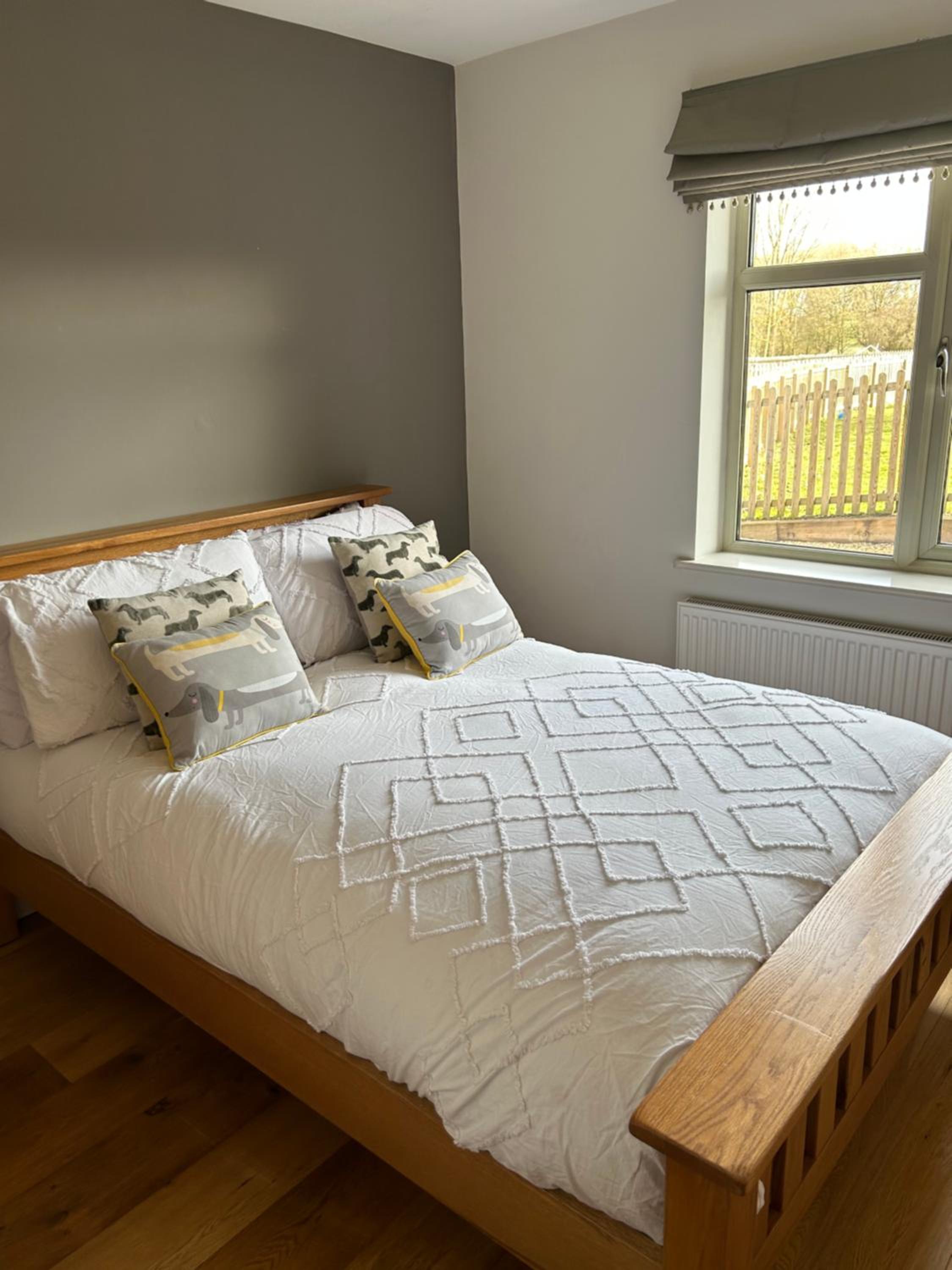 The Oaks, Luxury 2 bedroom cottage in a peaceful location view 3