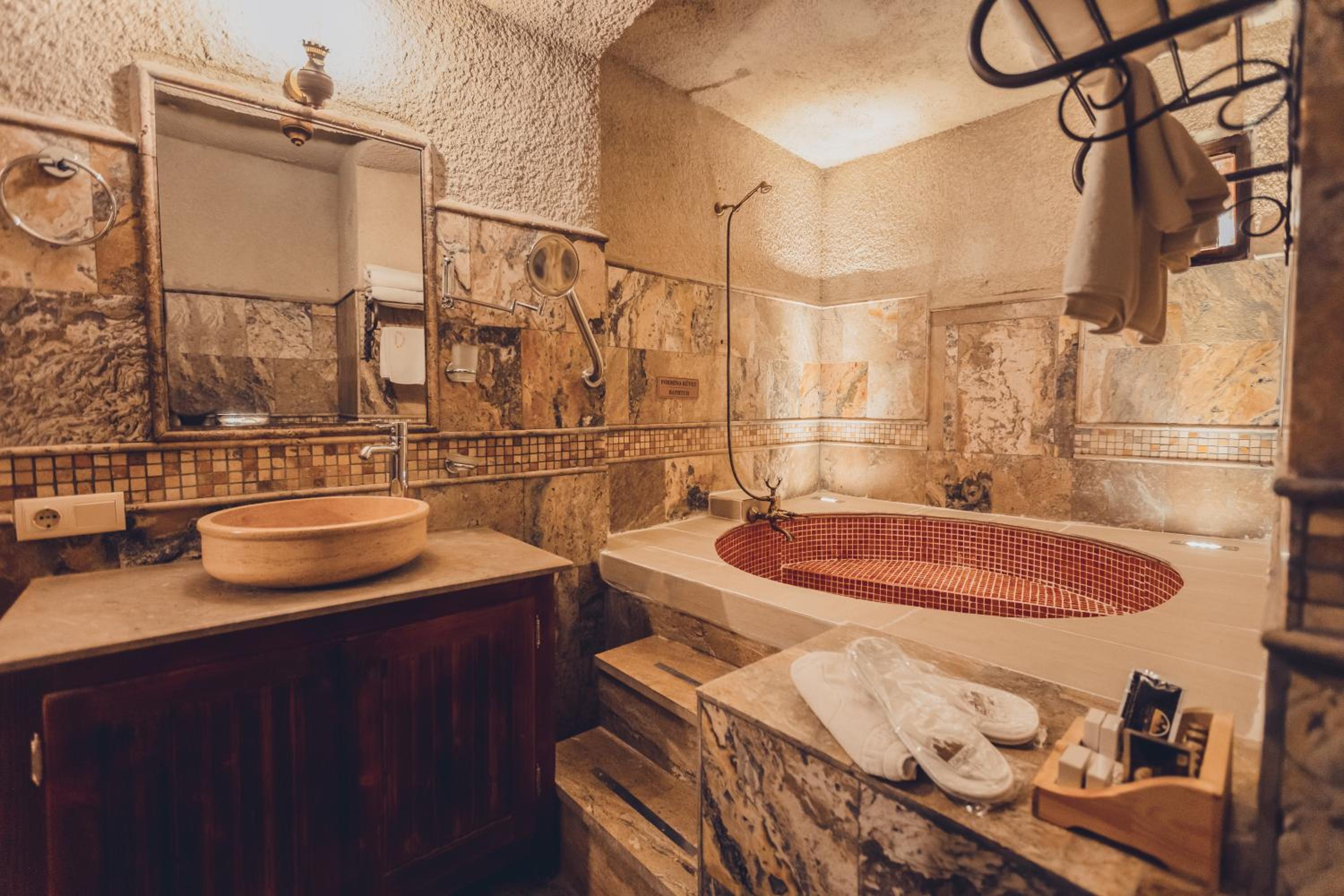 Maccan Cave Hotel - Image 59