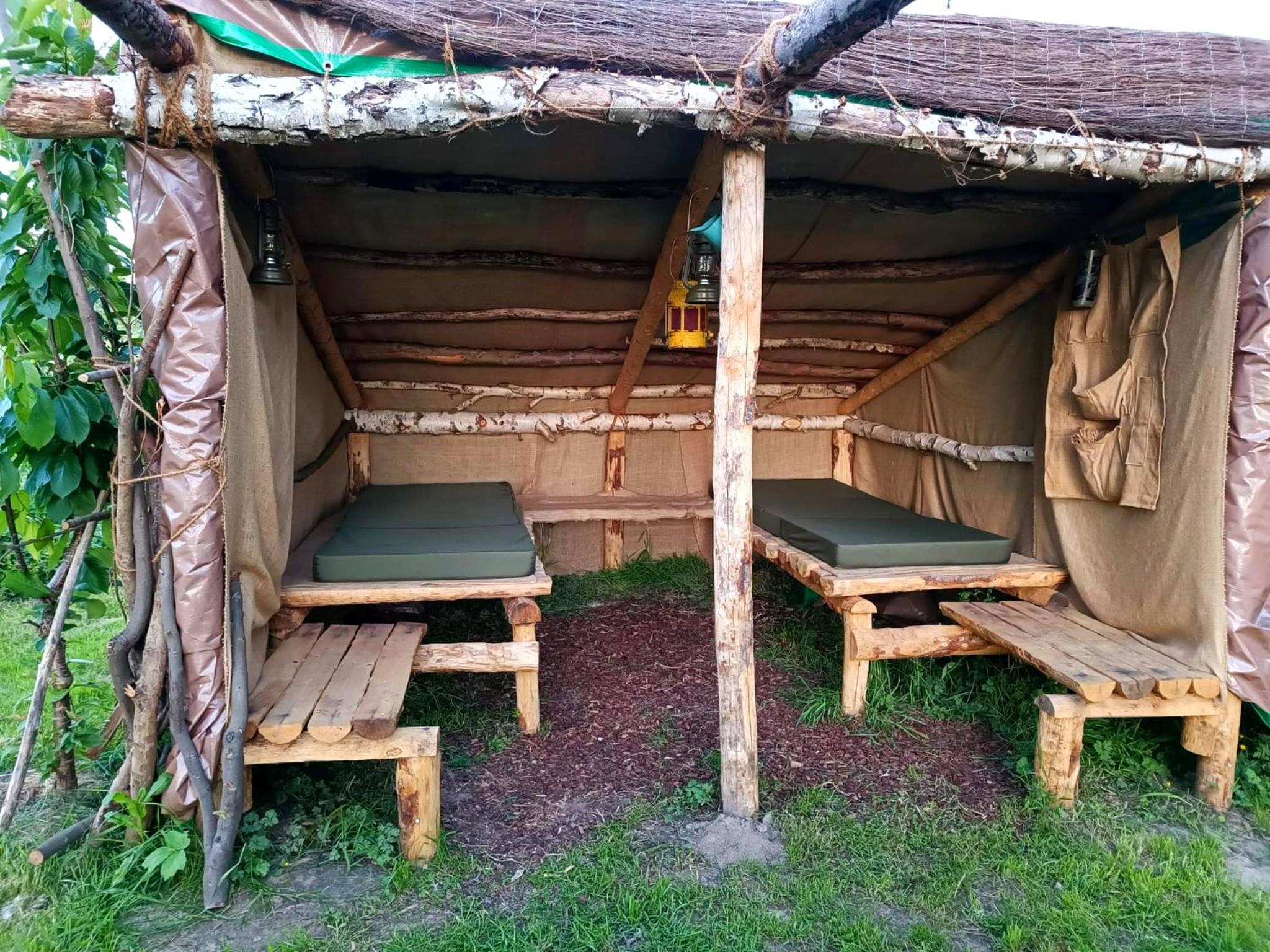Au Pied Du Trieu, The Shelter