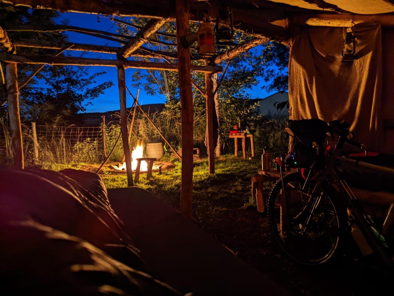 Au Pied Du Trieu, The Shelter