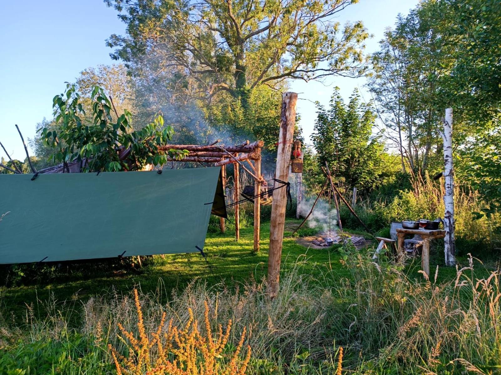 Au Pied Du Trieu, The Shelter