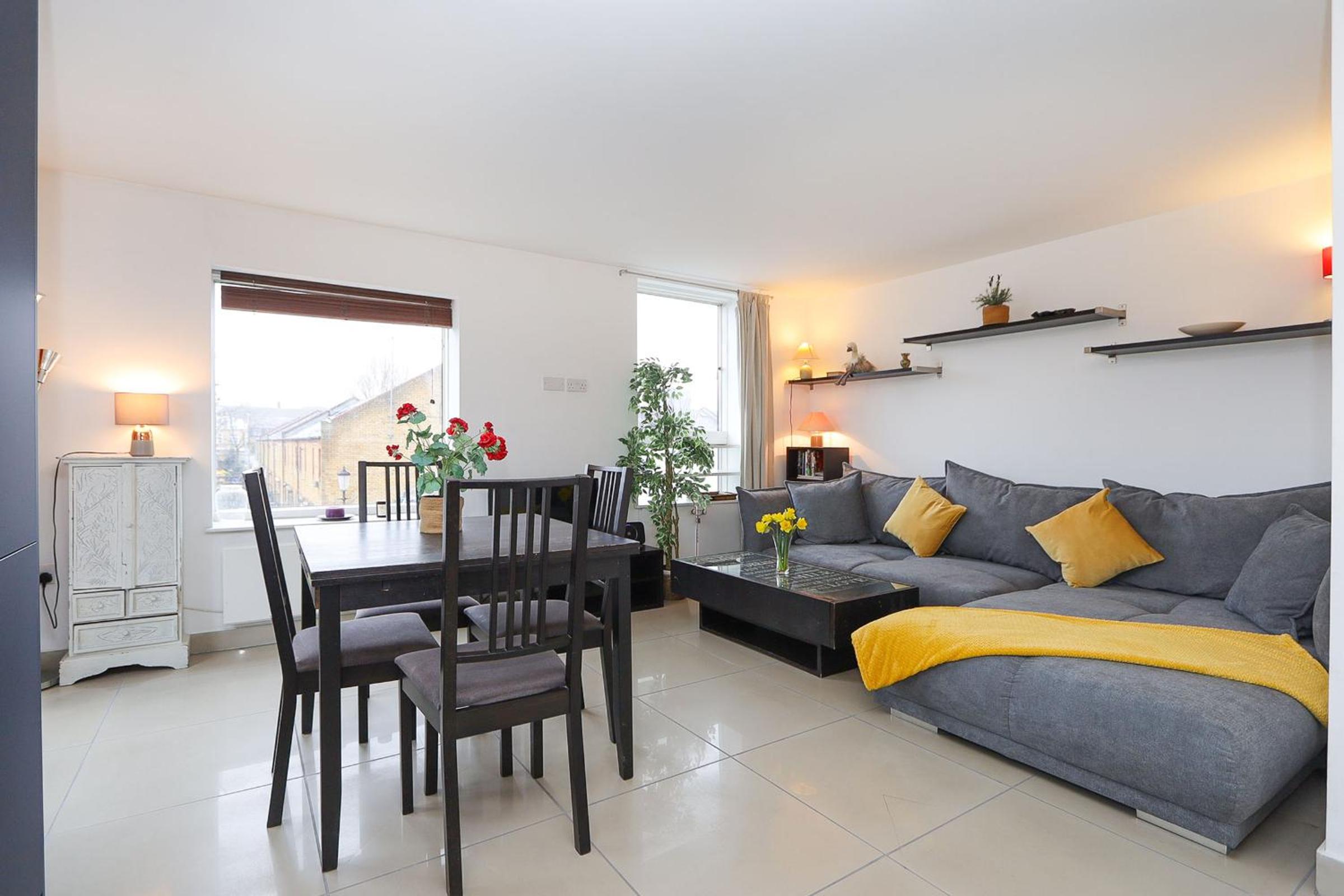 2-bed 2-bath flat around the corner from Portobello Market