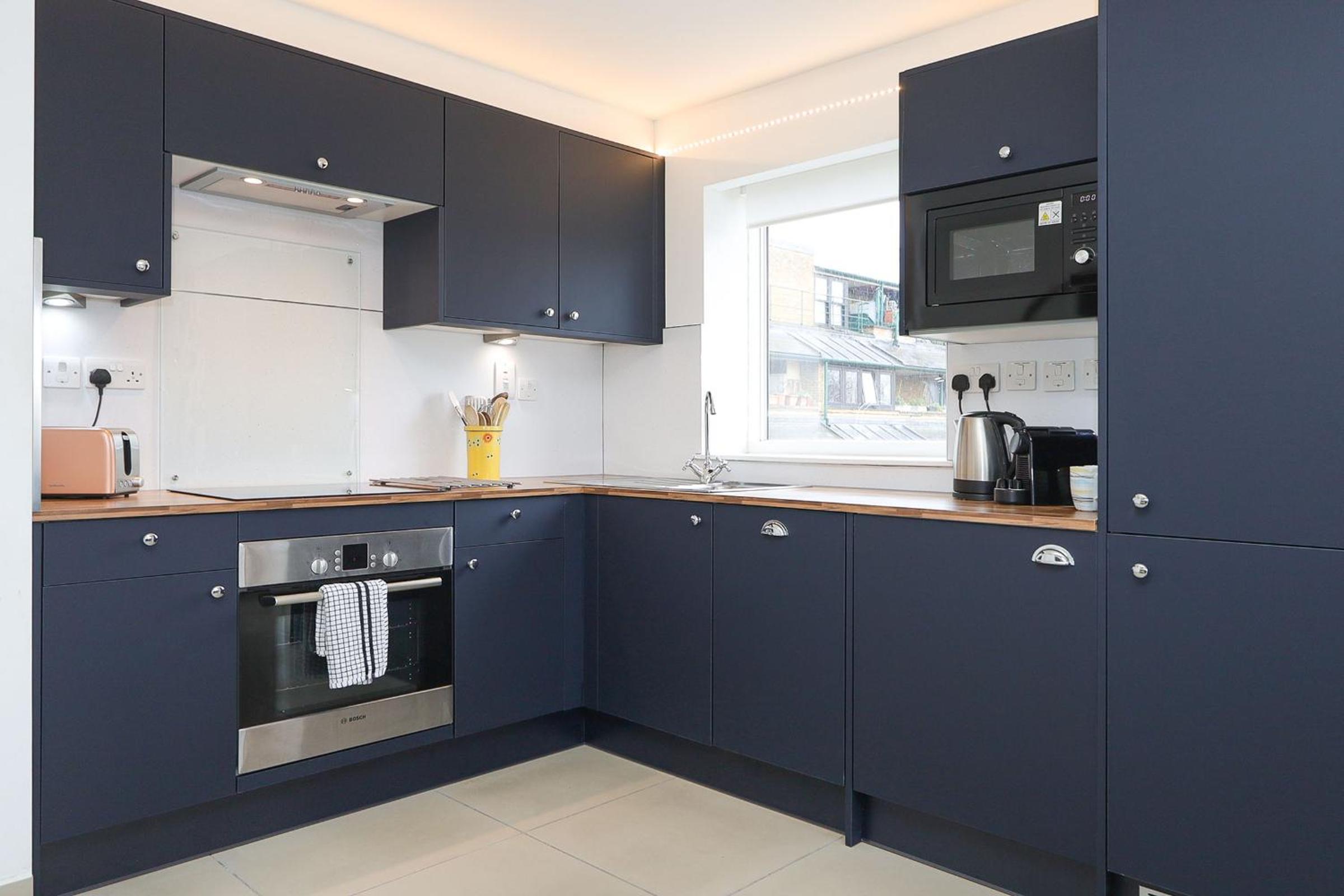 2-bed 2-bath flat around the corner from Portobello Market