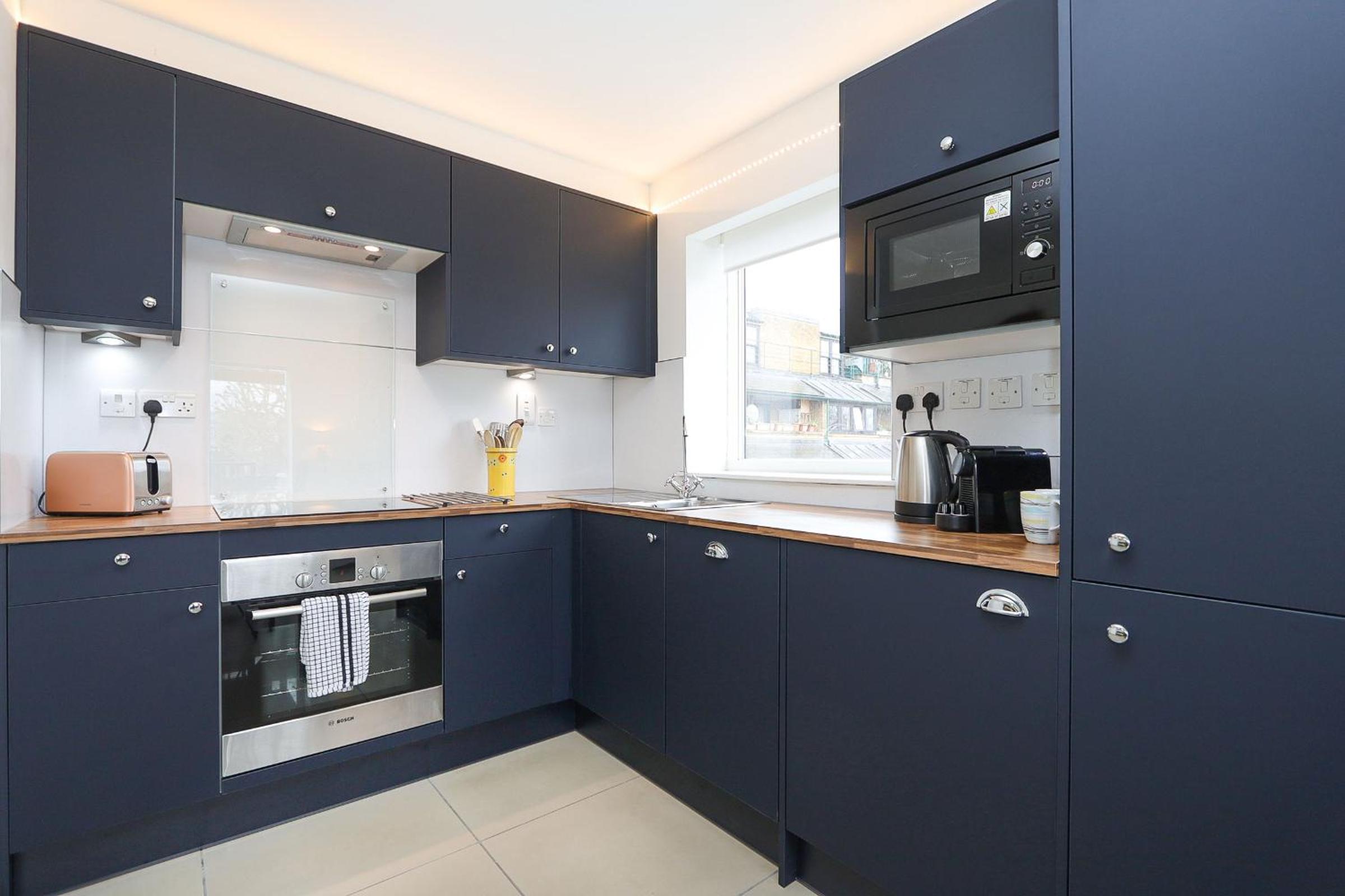 2-bed 2-bath flat around the corner from Portobello Market
