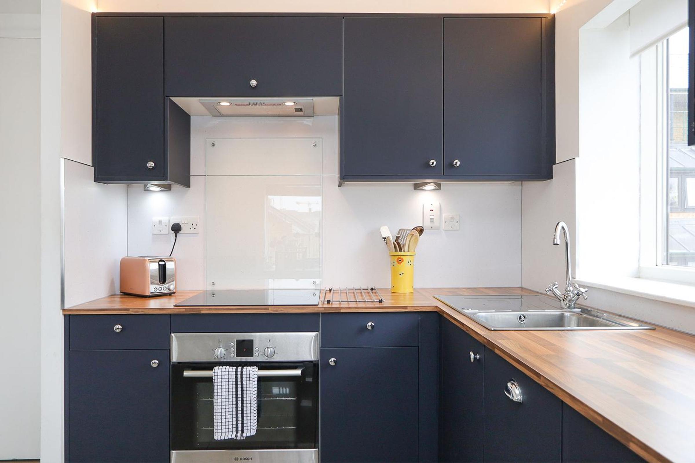 2-bed 2-bath flat around the corner from Portobello Market
