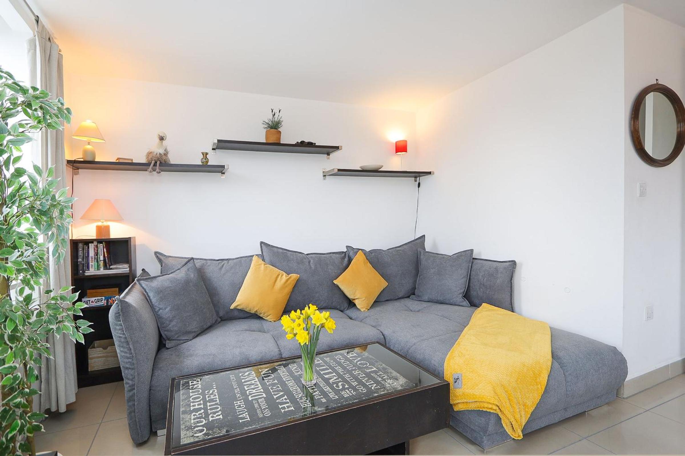 2-bed 2-bath flat around the corner from Portobello Market