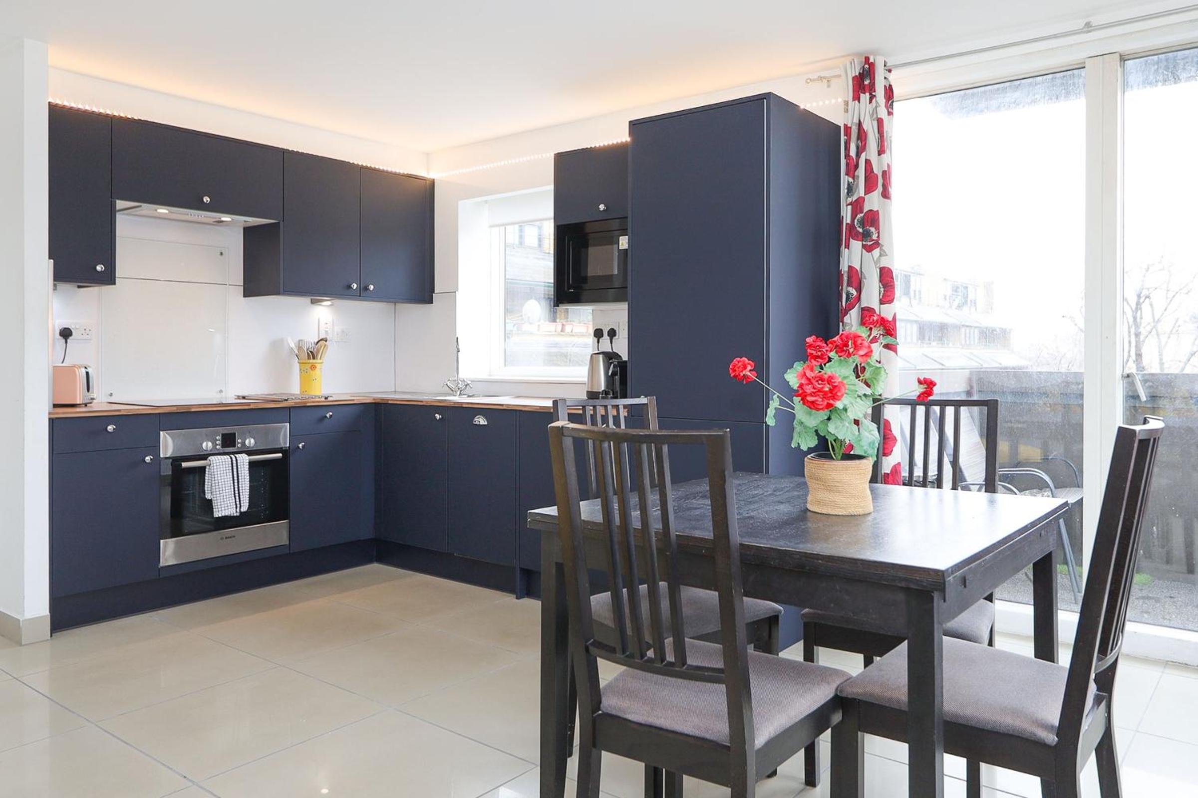 2-bed 2-bath flat around the corner from Portobello Market