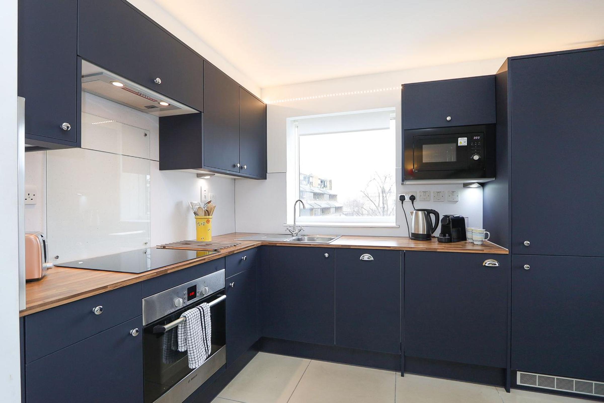 2-bed 2-bath flat around the corner from Portobello Market