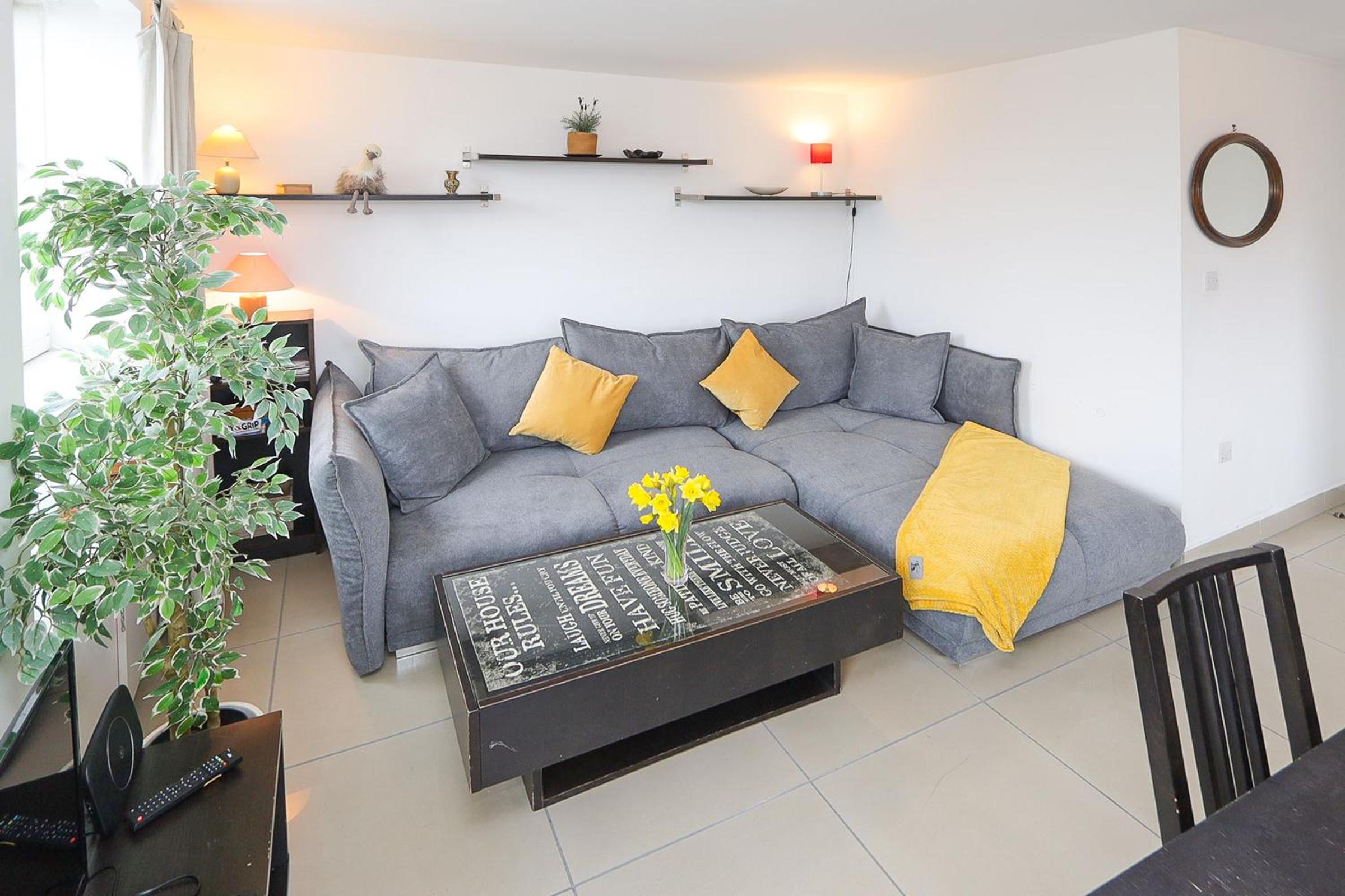 2-bed 2-bath flat around the corner from Portobello Market