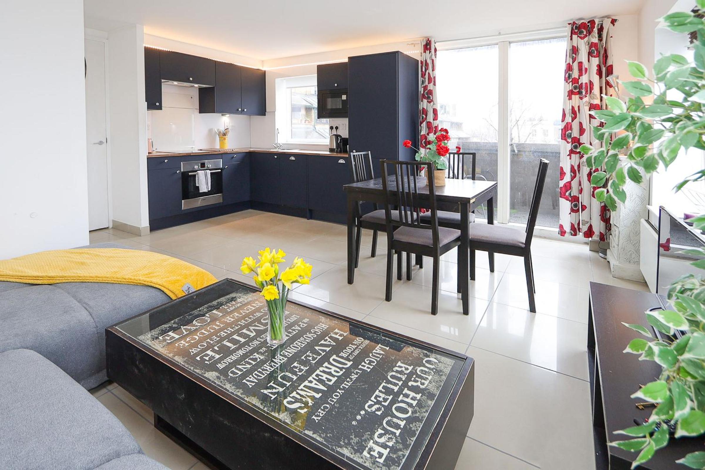 2-bed 2-bath flat around the corner from Portobello Market