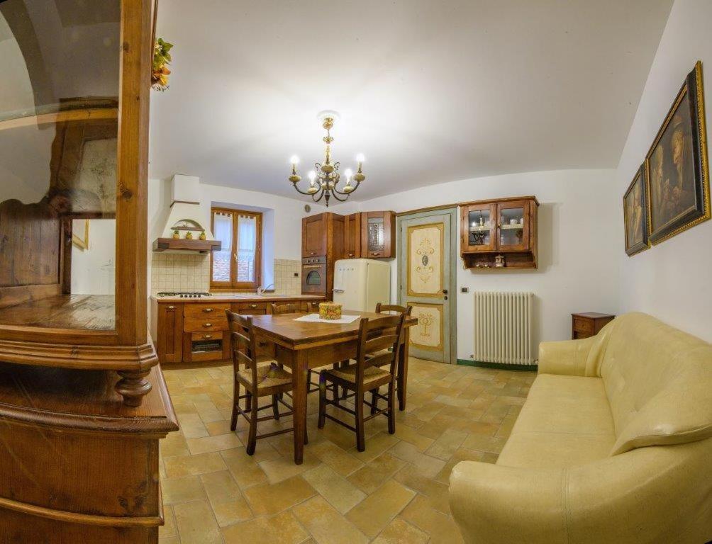 Dal Duca Federico en Mondavio — kitchen