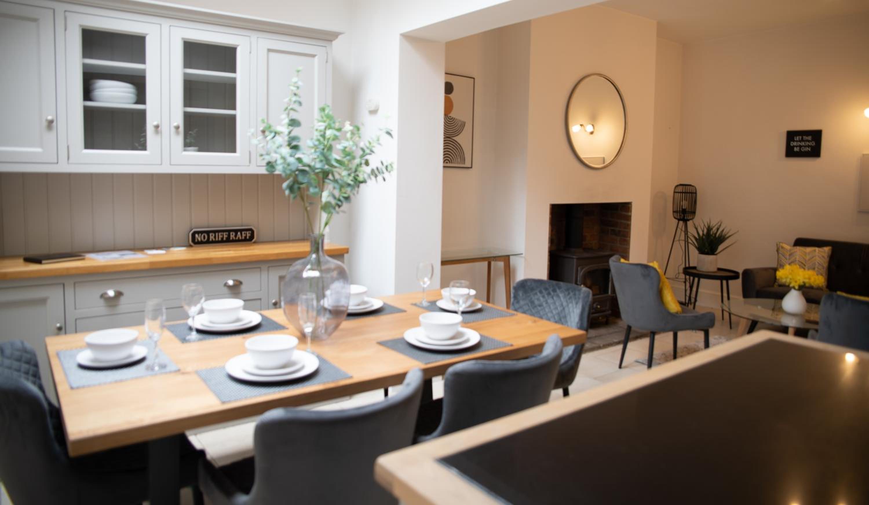 Beautiful 3-Bed House 5 Minutes from York Minster view 2