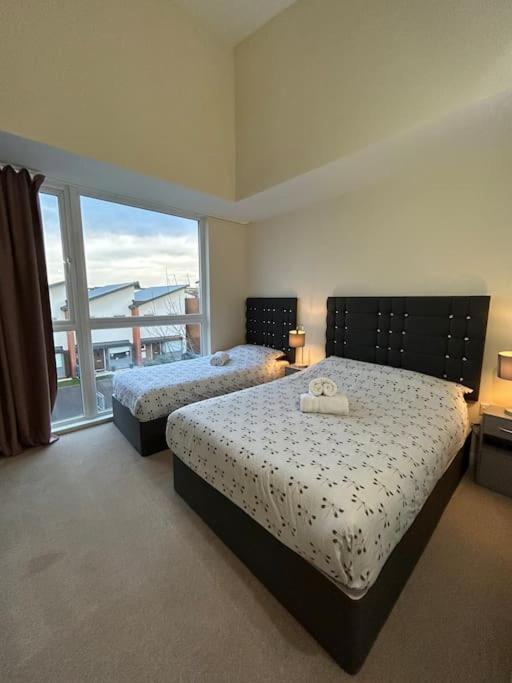 Comfortable 3-Storey House with Free Car Parking view 2