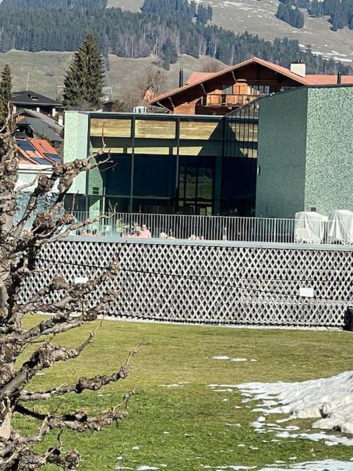 Un écrin face aux bains