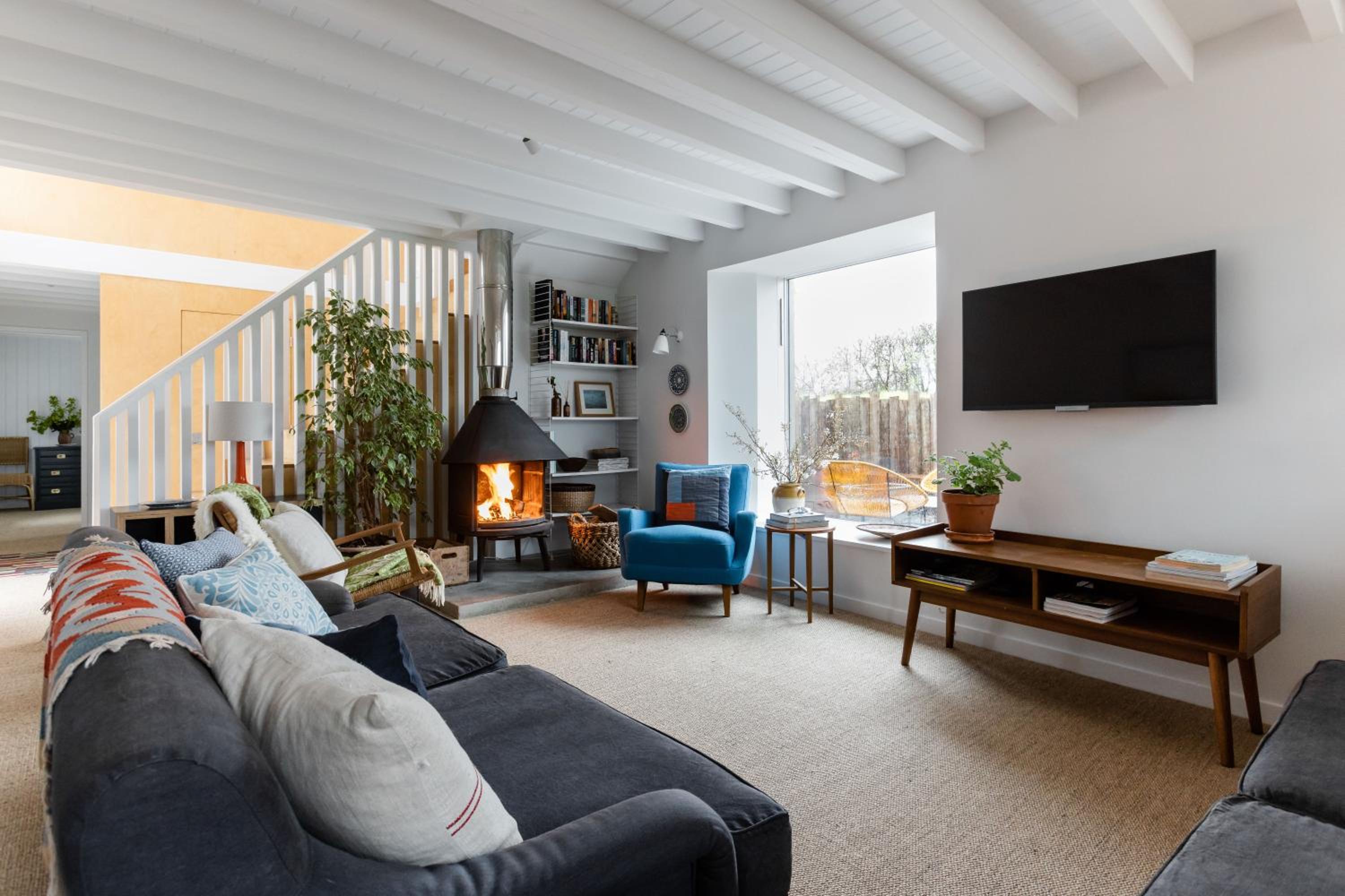The Cob at Venn Farm - Award Winning Architecture with Hot Tub Near Cornish Surf Beaches