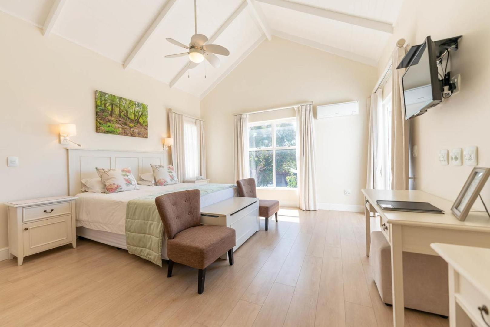 Westhill Guesthouse, Balcony with lagoon view, pool, close to centre, quiet view 3