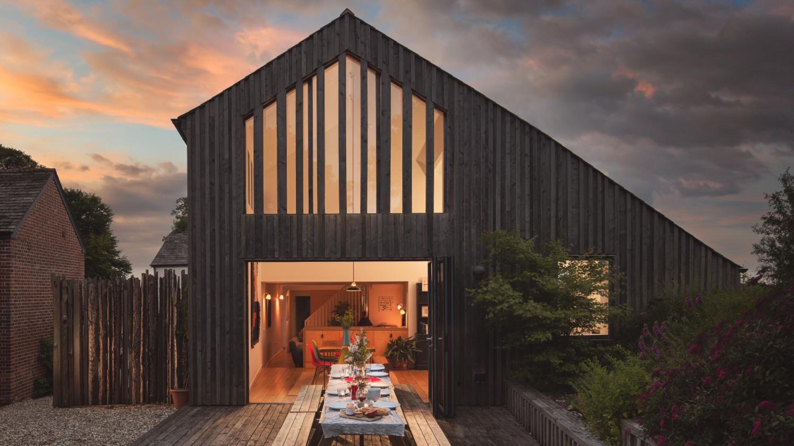 The Cob at Venn Farm - Award Winning Architecture with Hot Tub Near Cornish Surf Beaches