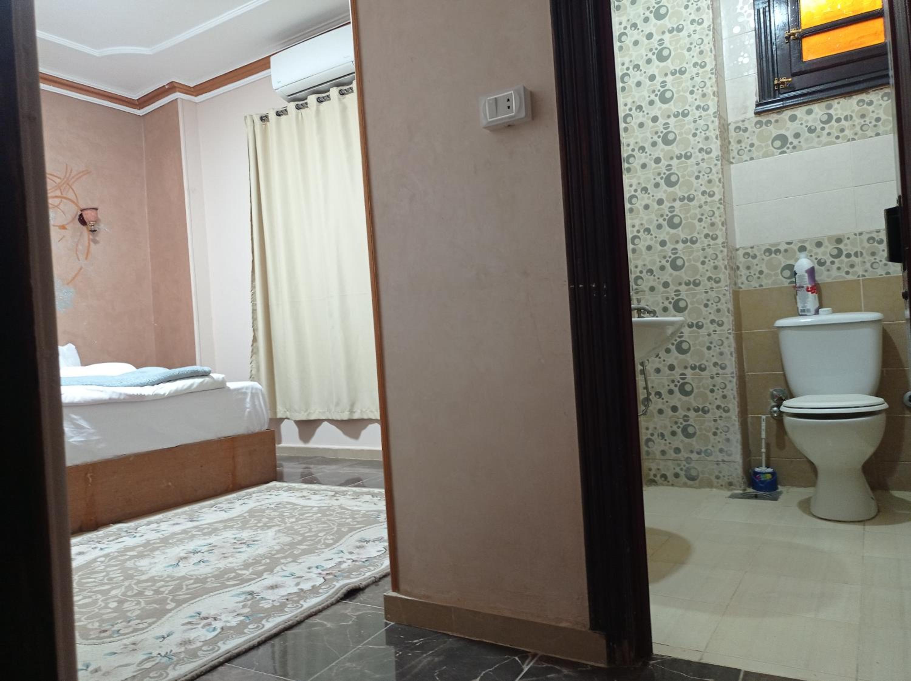 Royal Pyramids Inn