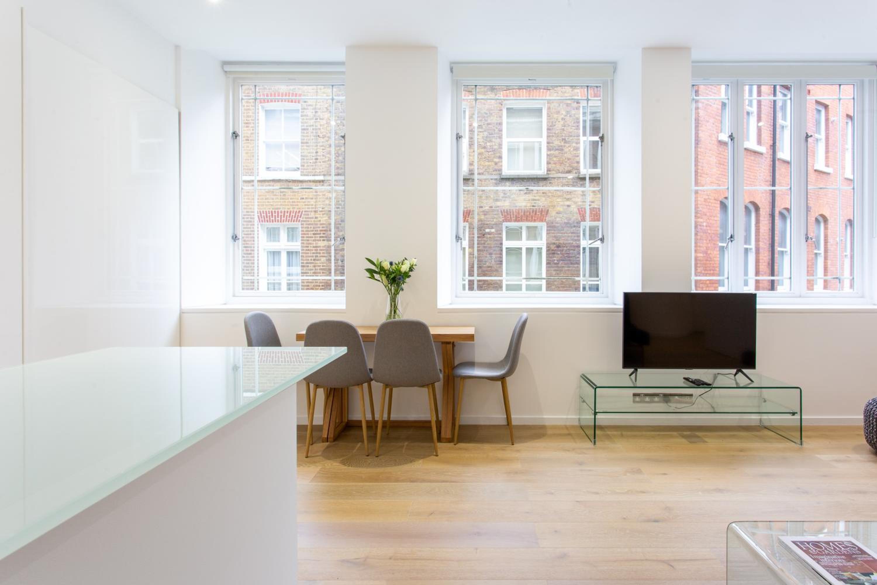 2 Bed 2 Bath Apartment Off Regent Street