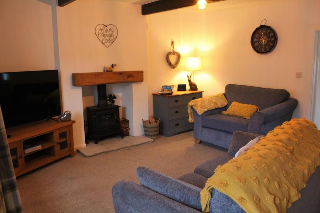 Bumblebee Cottage nestled in stunning countryside. view 2