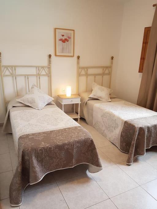 Tabaybas E31, central two bed view 5