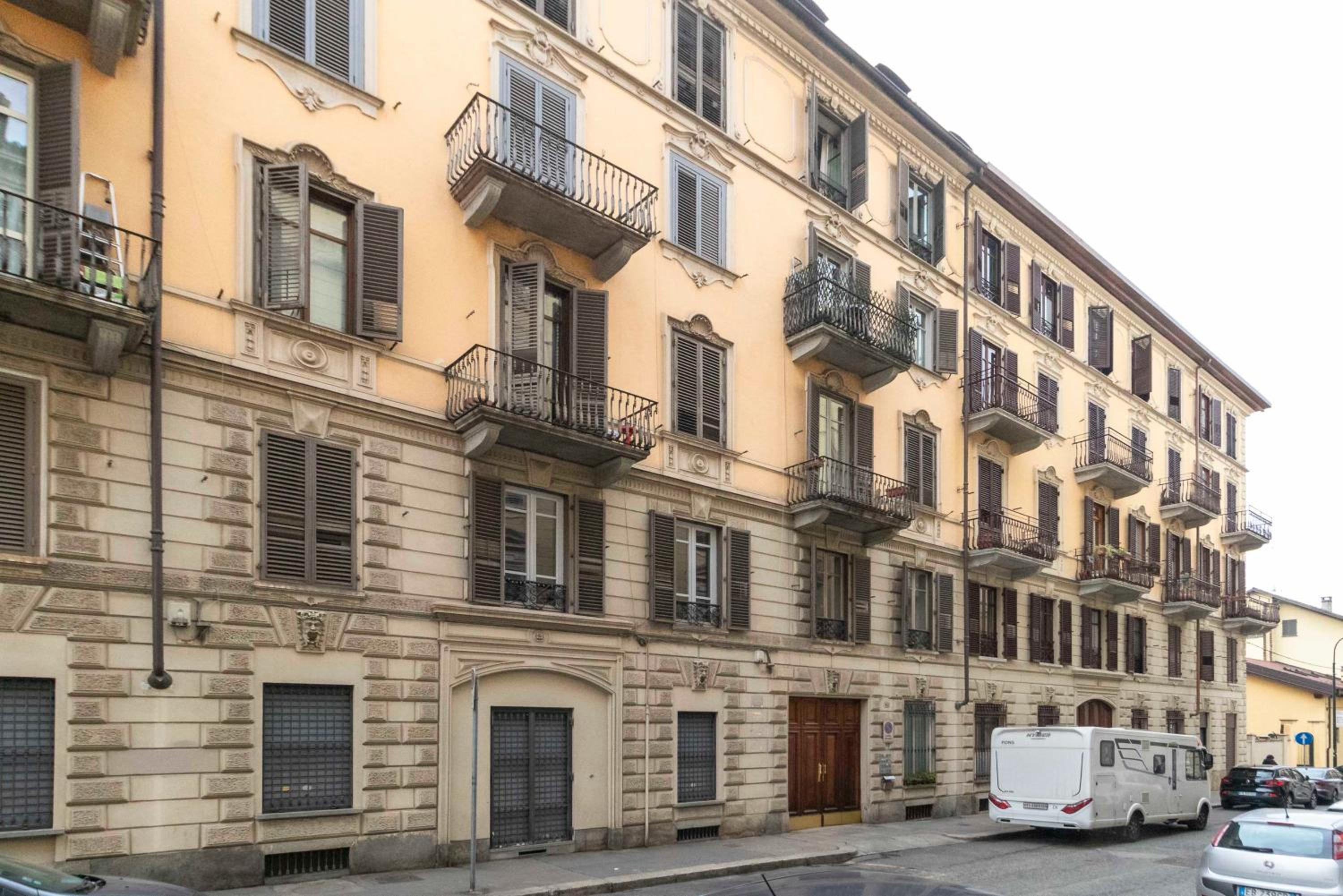 GuestHost - Piazza Statuto Comfy APT - with 2 Balconies view 2