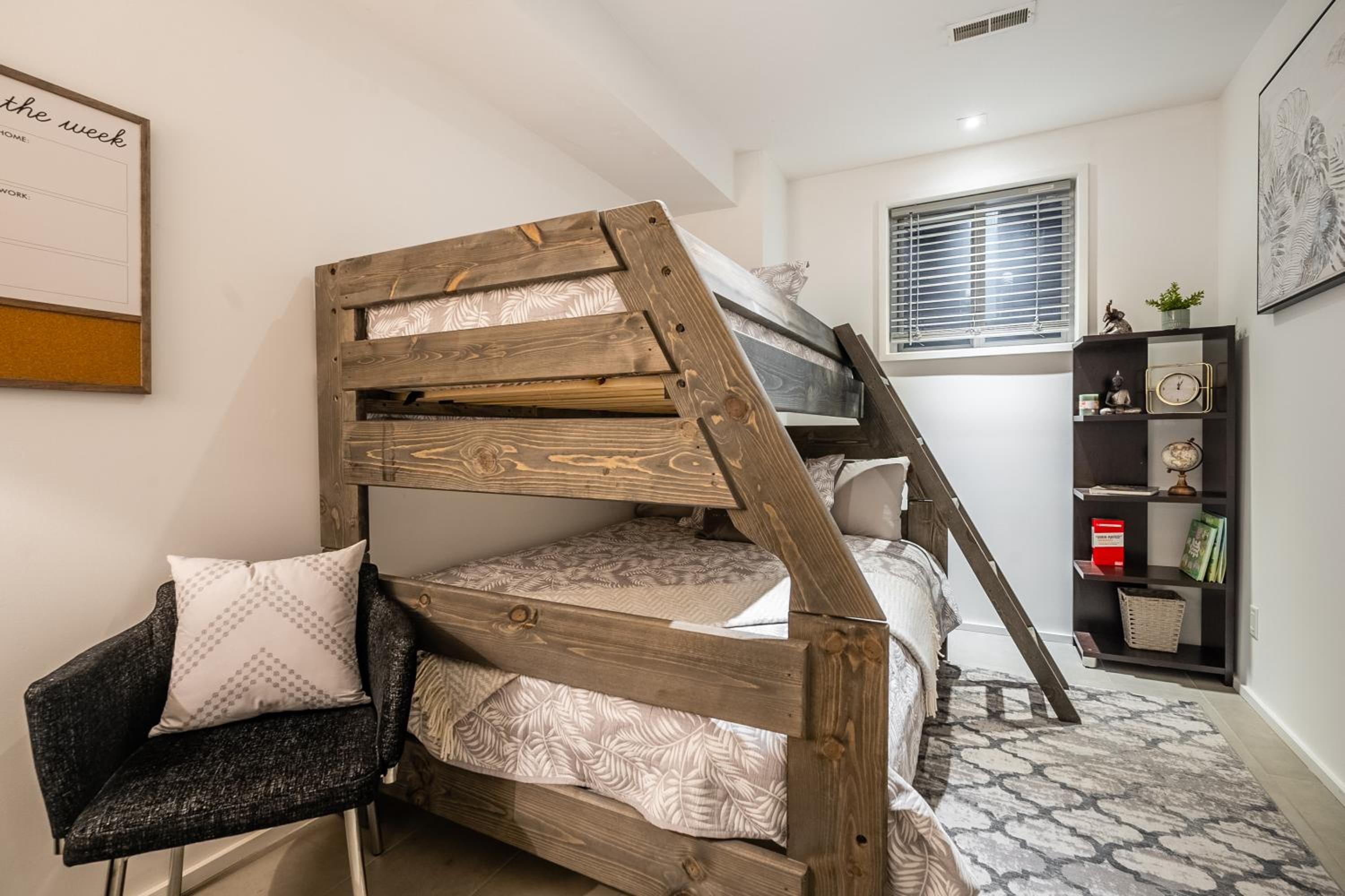 GLOBALSTAY Exclusive 4 Bedroom Townhouse in Downtown Toronto with Parking - Image 2