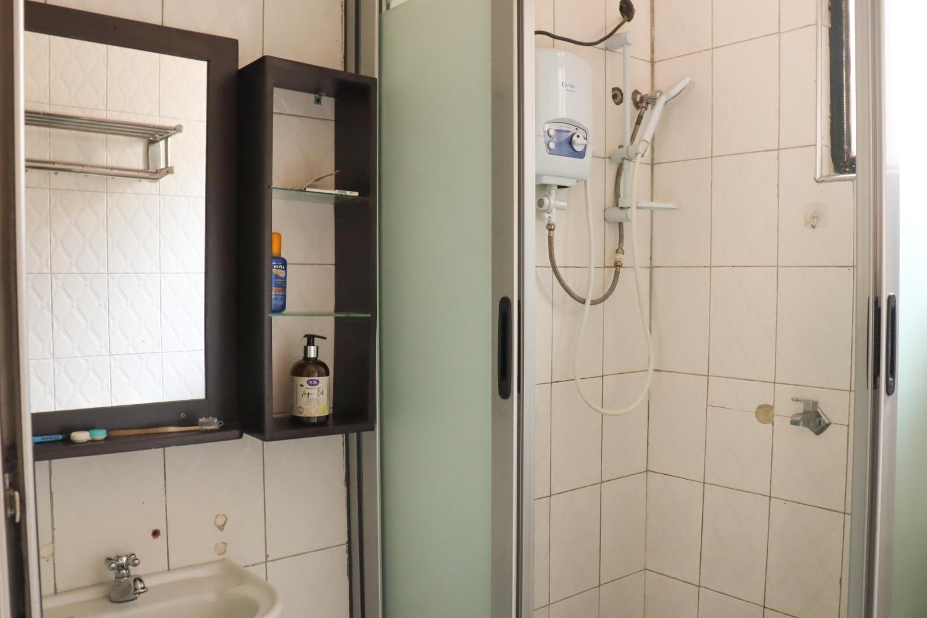 Charming 2-Bed House in Kampala view 5