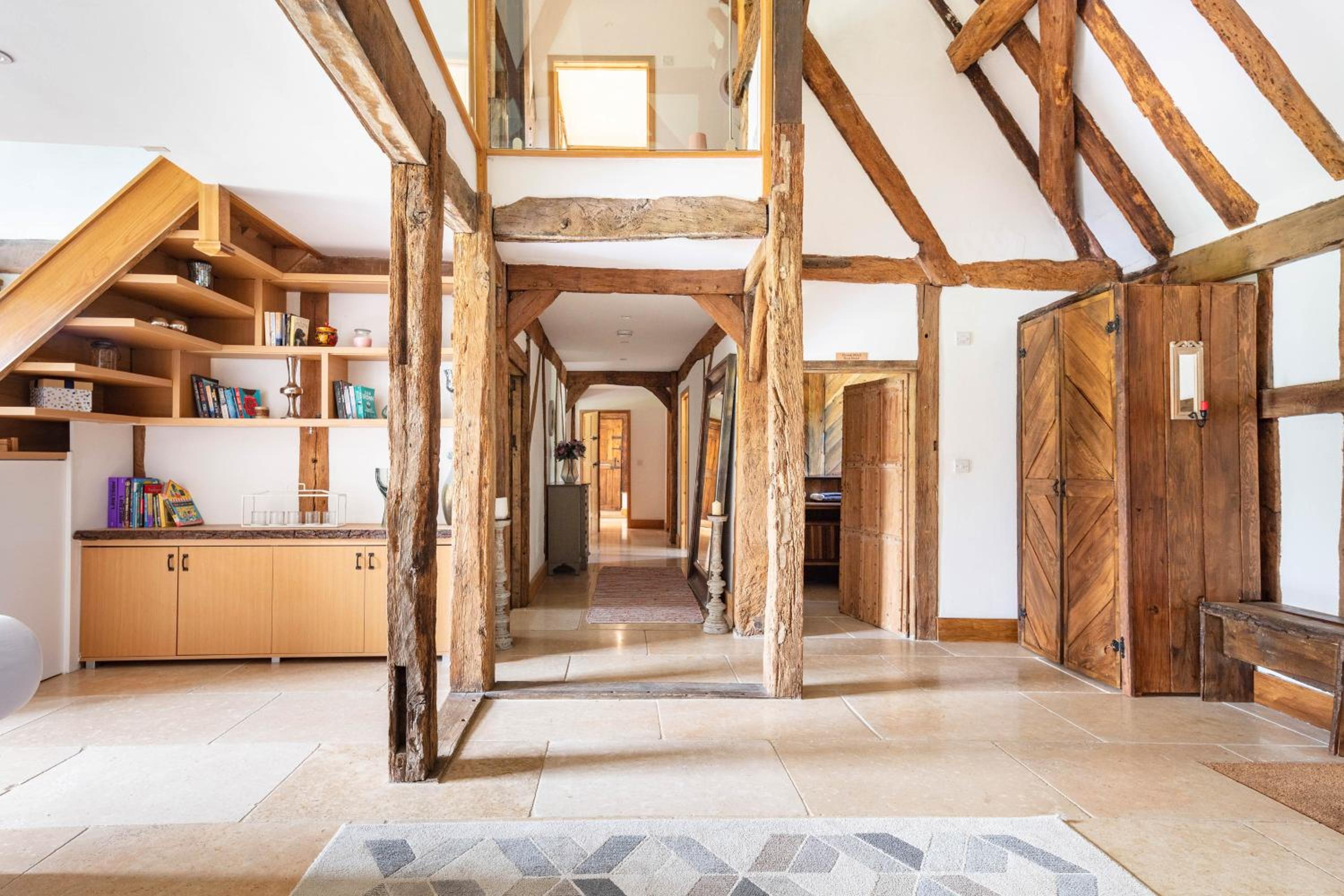 Period Luxury Converted Barn Windsor/Maidenhead - Perfect for family groups view 5