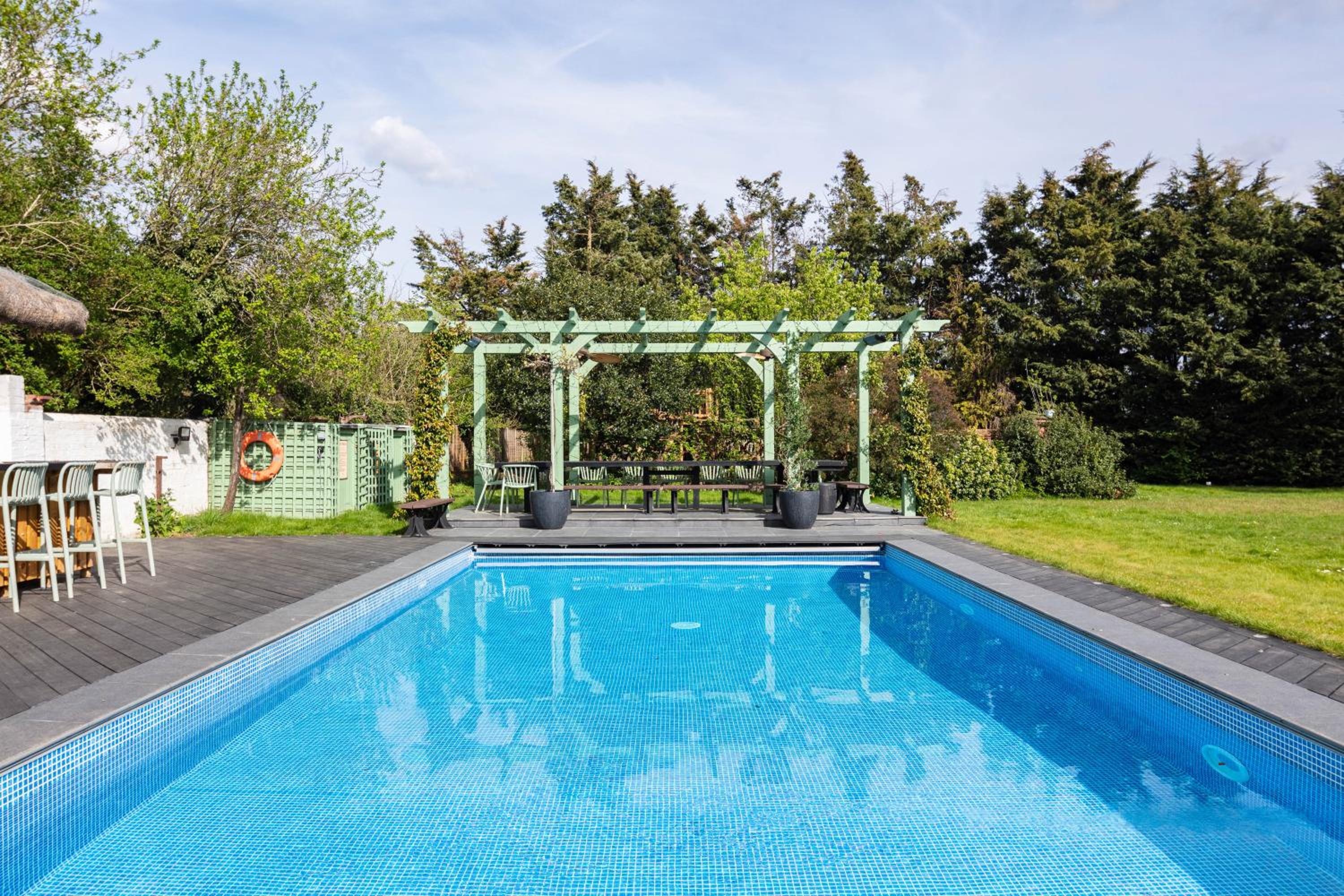 Period Luxury Converted Barn Windsor/Maidenhead - Perfect for family groups view 2