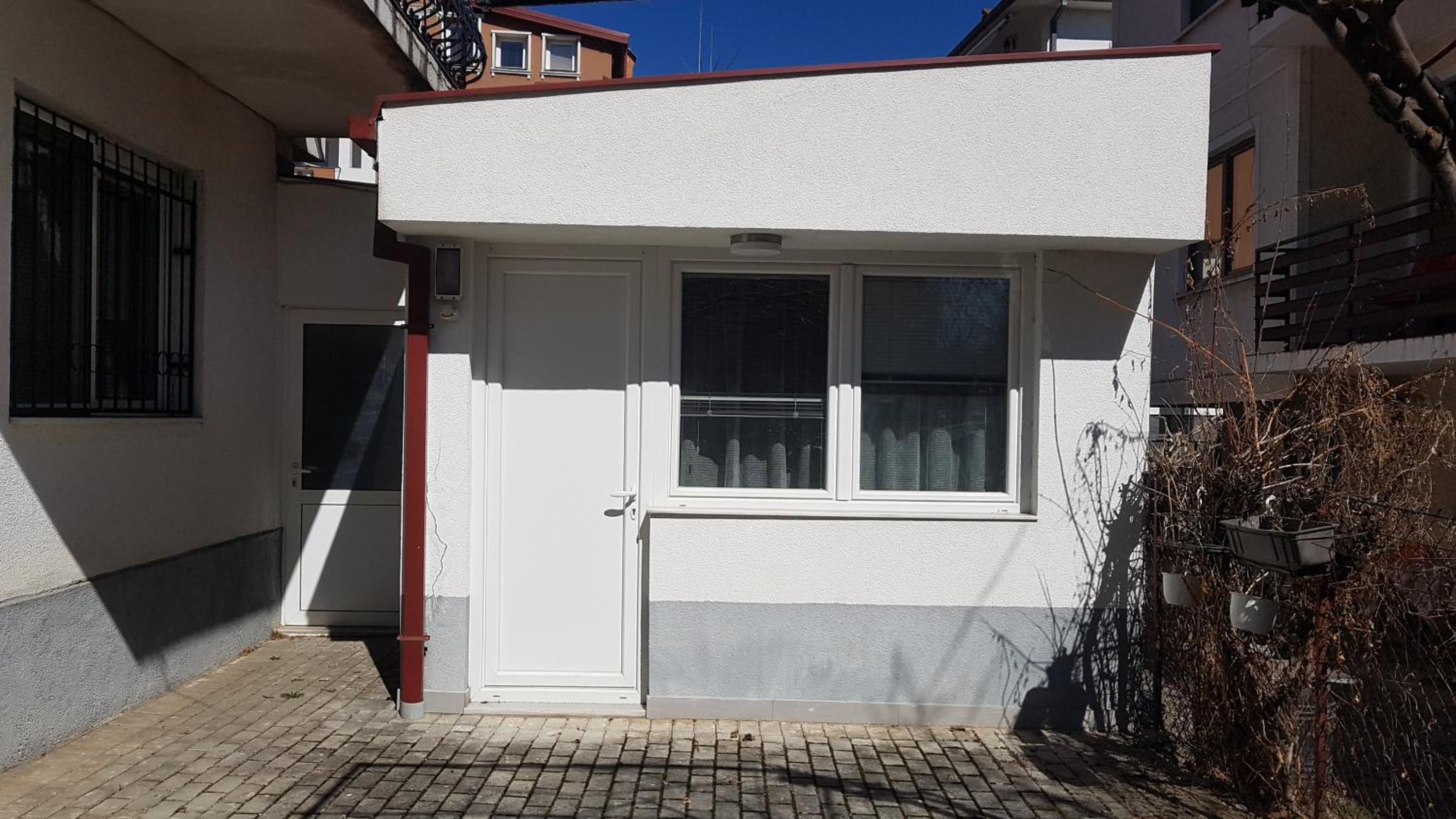 Luccia Apartments-Guesthouse Laguna