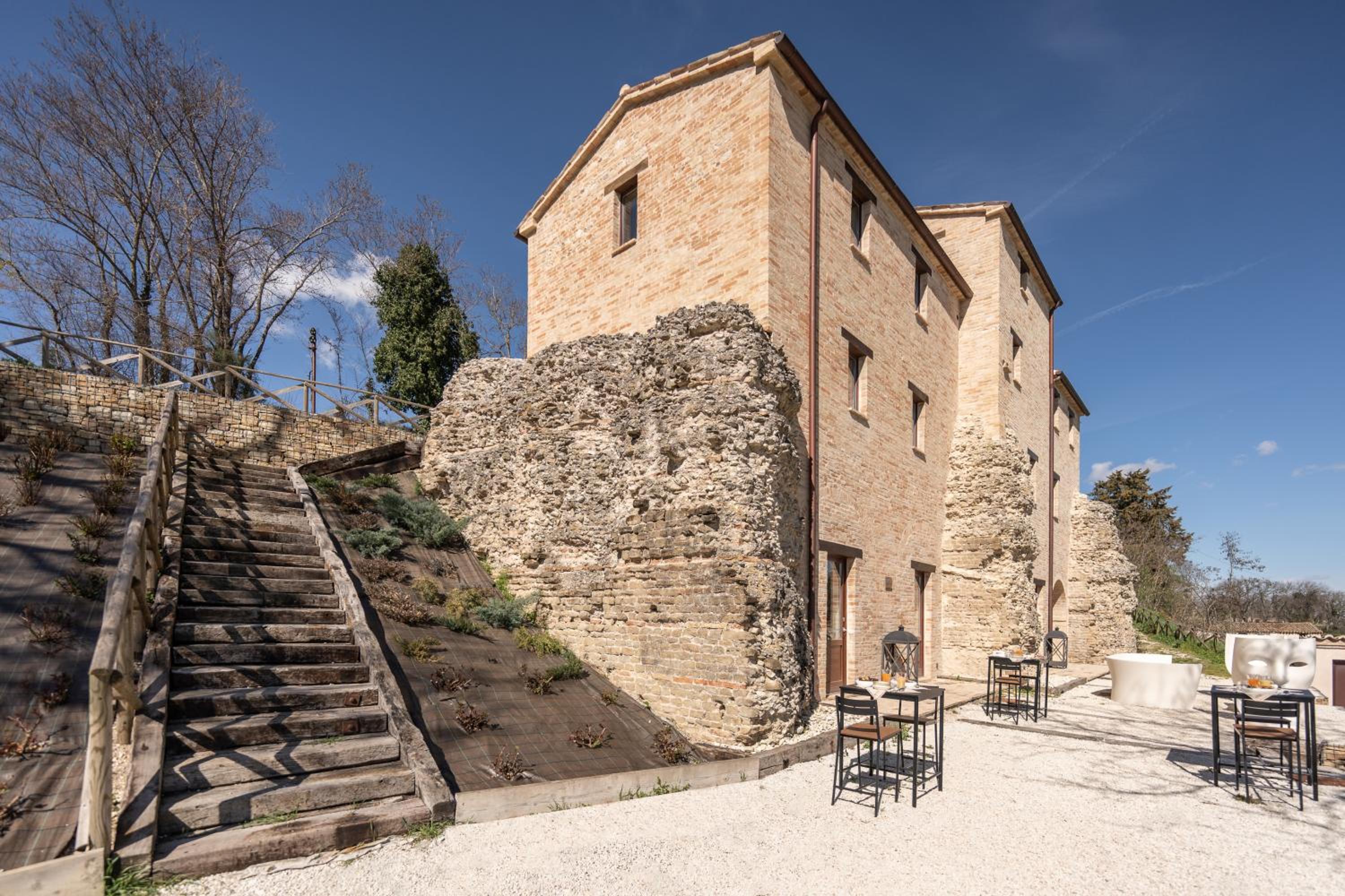 Porta Gemina History Lodge view 3