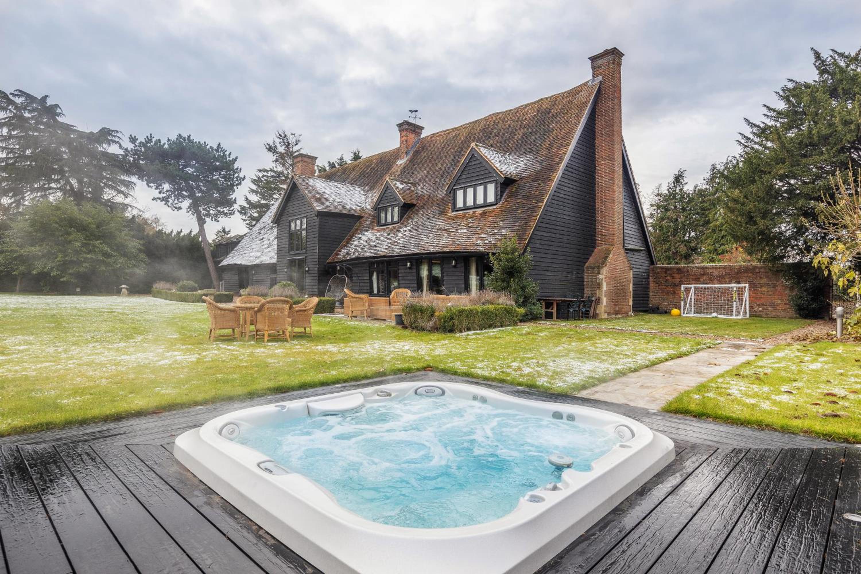 Period Luxury Converted Barn Windsor/Maidenhead - Perfect for family groups view 3