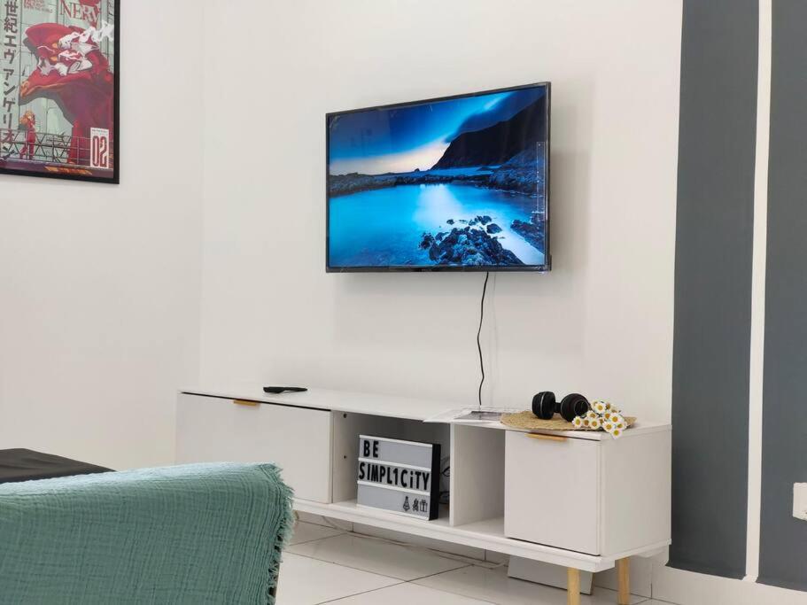 Platino 4Bedrooms Paradigm Mall Netflix By STAY