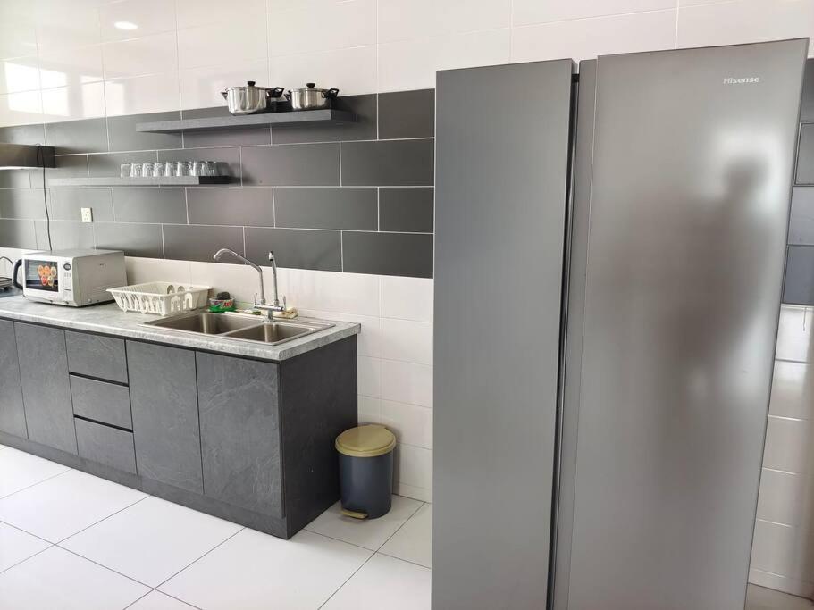 Platino 4Bedrooms Paradigm Mall Netflix By STAY