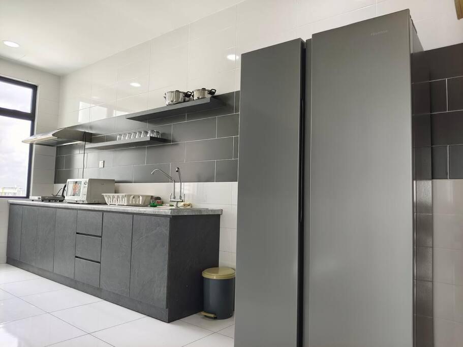 Platino 4Bedrooms Paradigm Mall Netflix By STAY
