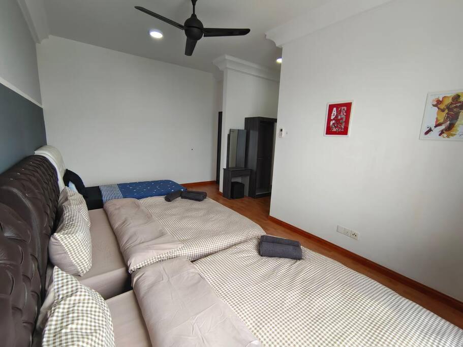 Platino 4Bedrooms Paradigm Mall Netflix By STAY