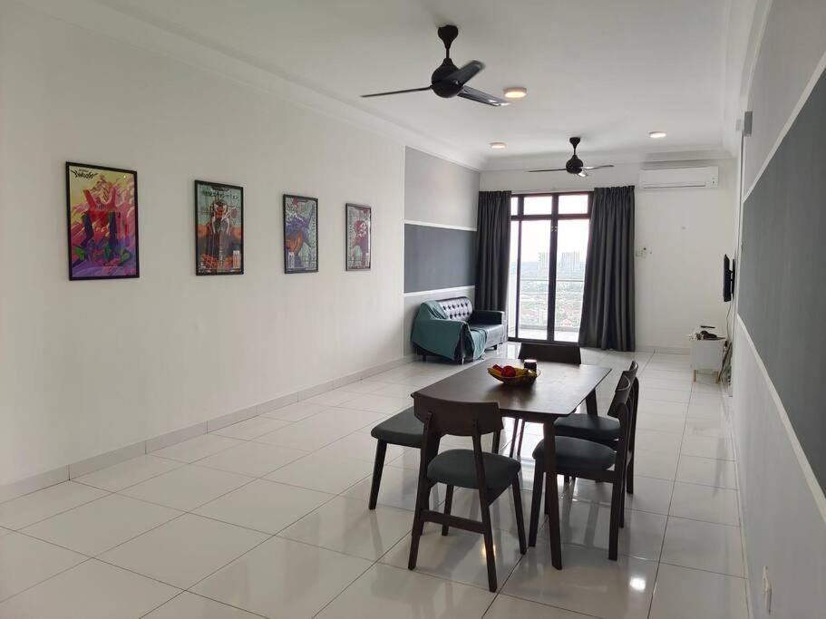 Platino 4Bedrooms Paradigm Mall Netflix By STAY
