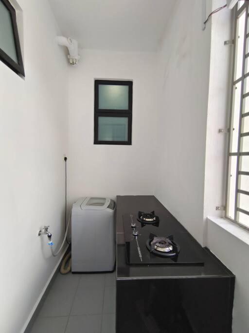 Platino 4Bedrooms Paradigm Mall Netflix By STAY