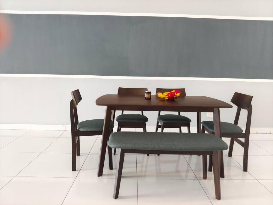 Platino 4Bedrooms Paradigm Mall Netflix By STAY