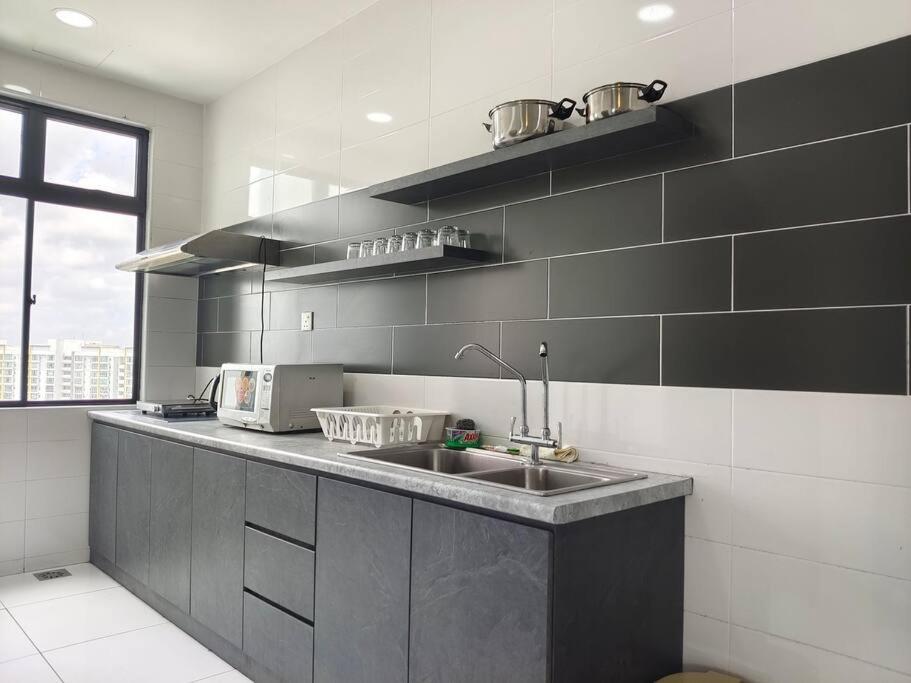 Platino 4Bedrooms Paradigm Mall Netflix By STAY
