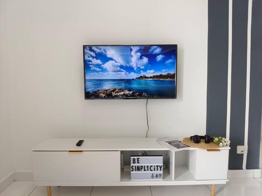 Platino 4Bedrooms Paradigm Mall Netflix By STAY