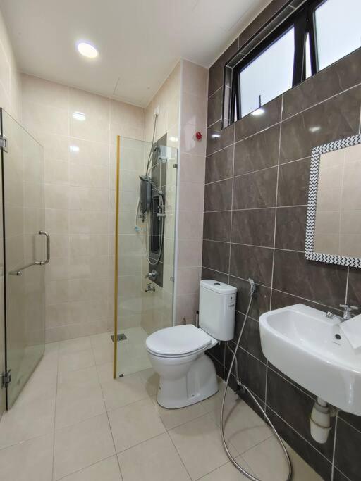 Platino 4Bedrooms Paradigm Mall Netflix By STAY