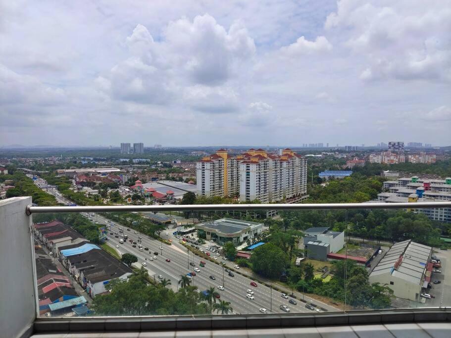 Platino 4Bedrooms Paradigm Mall Netflix By STAY