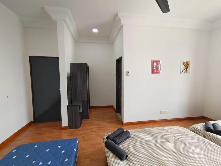 Platino 4Bedrooms Paradigm Mall Netflix By STAY