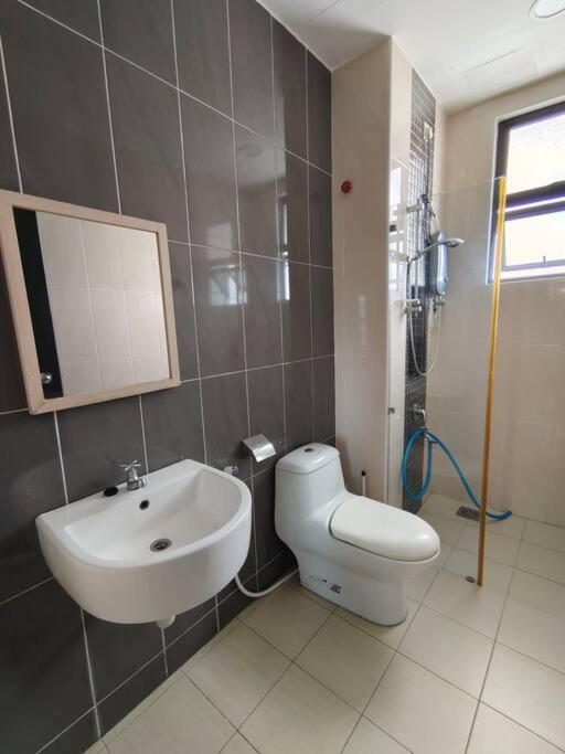 Platino 4Bedrooms Paradigm Mall Netflix By STAY