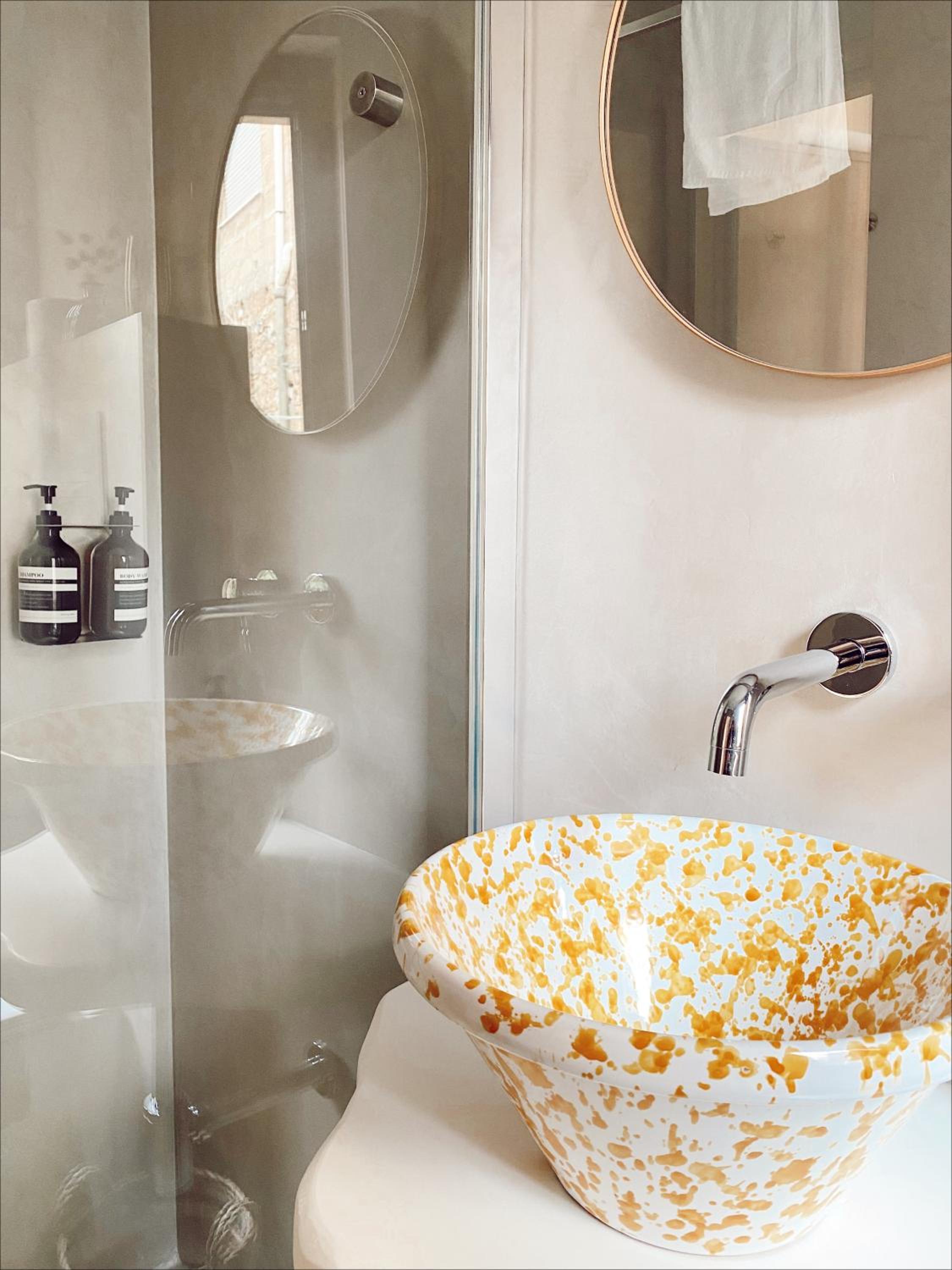 Don Nicuzzo en Salemi — bathroom