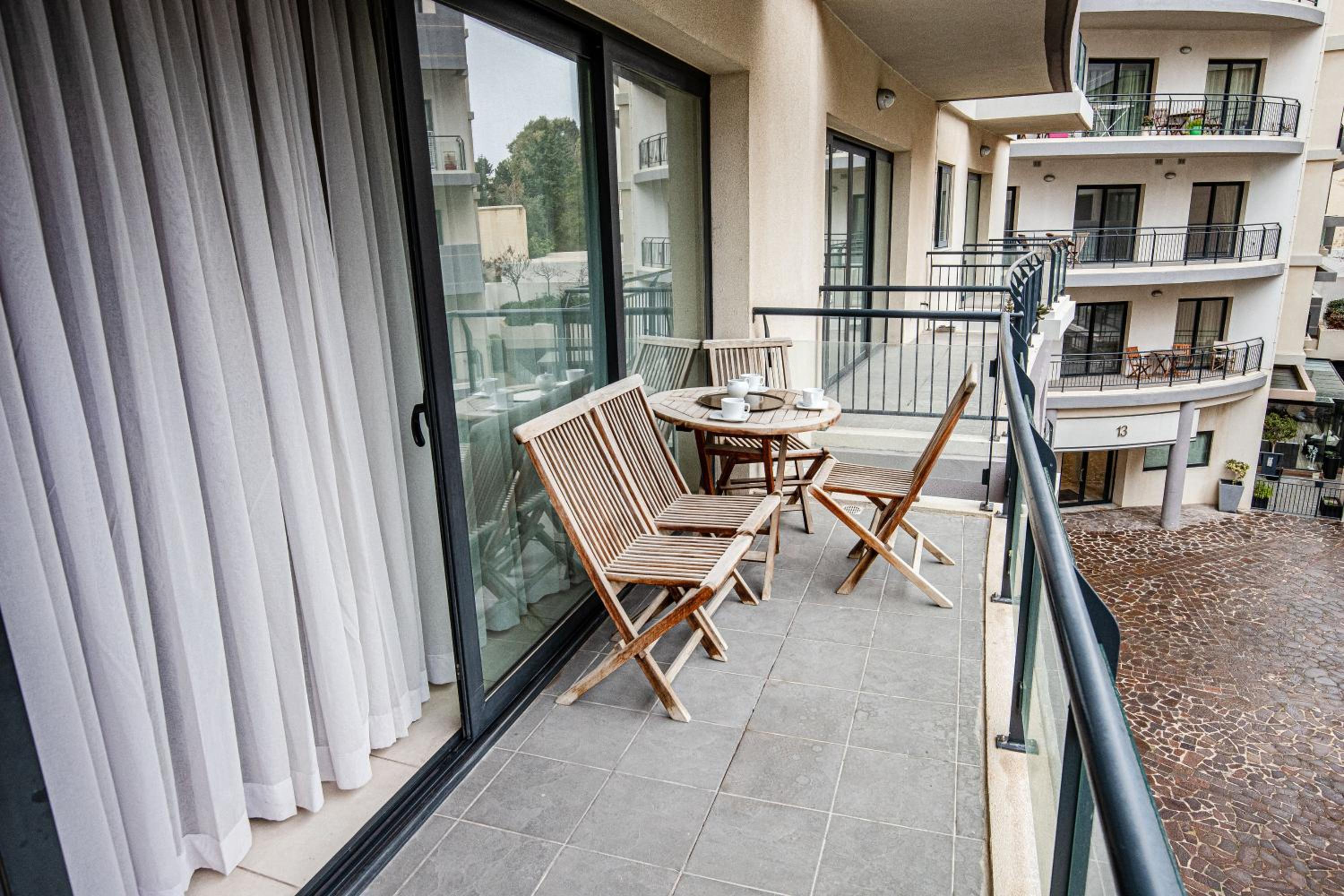 Cozy, modern studio apartment in the heart of St Julians photo 2