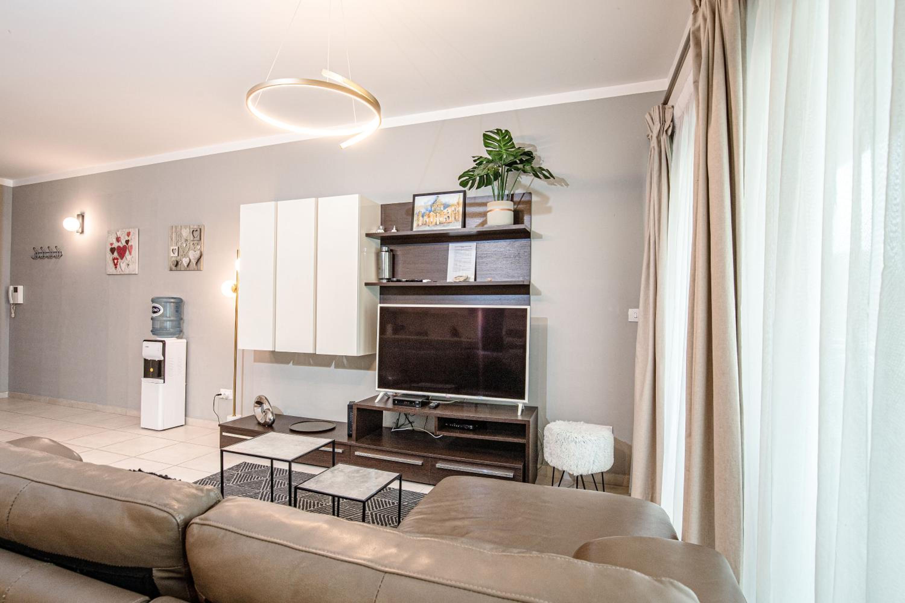 Cozy, modern studio apartment in the heart of St Julians photo 3